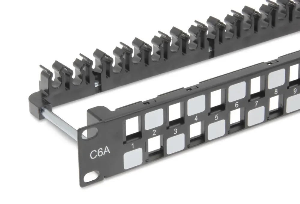 Eurolan 27B-00-24BL-UA Patchpanel obestyckad